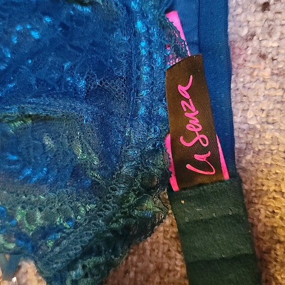 La senza lace Bralette "Lagoon" or "auqa" in color? More blue than green. - Picture 6 of 6